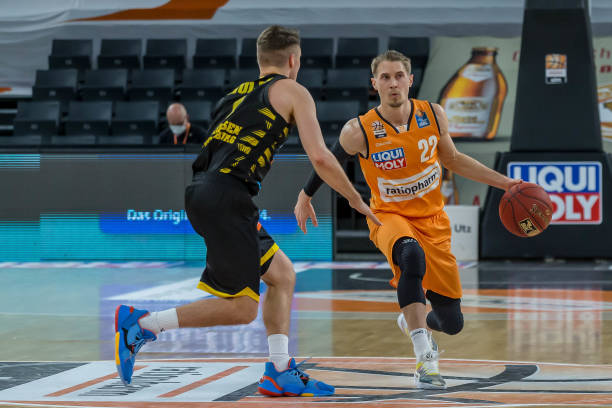 场均保持高 场均保持高